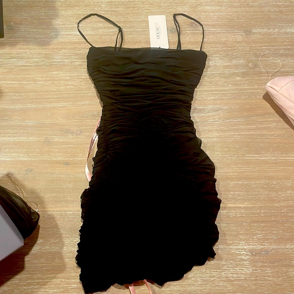 Small black well fitted yummy dress House of CB